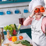 Delantal Infantil Truco Y Tratamiento Mínimo Modernos | Feliz Hallow<br><div class="desc">Truco Y Tratamiento Mínimo Modernos | Feliz Halloween</div>