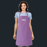 Delantal Iniciales de monograma personalizado moderno lavan<br><div class="desc">Las iniciales del monograma personalizado moderno lavanda blanco Apron. letras blancas,  fondo azul marino. puedes elegir tu color correa gran regalo para mamá,  papá,  amigos y tú mismo! Diseño moderno,  minimalista,  sencillo y elegante. Excelente para cocineros,  chefs,  cerámica,  artesanía,  trabajo,  cocina,  horneado,  barbacoa,  parrilladas,  comercios y tiendas,  etc.</div>