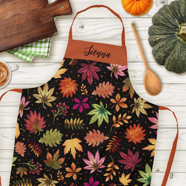 Delantal La cosecha otoñal de hojas de otoño y nombre negro (Autumn Harvest Fall Leaves and Foliage Black Name Apron)