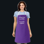 Delantal La creatividad es desordenada. Funny Purple Apron<br><div class="desc">Las personas creativas no siempre son las más limpias, pero la creatividad toma algunos desaciertos, ¿verdad? Este es el diseño perfecto para esa persona de cerebro derecho que quiere ostentar su individualidad (¡a veces en todo el lugar!). Diseñado en el hermoso estado de Washington, EE.UU., por un artista independiente (a...</div>