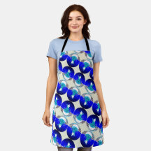 La dama de nieve bajo el cielo azul de invierno