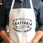 Delantal Logo del restaurante personalizado italiano Tratto<br><div class="desc">¡Perfetto! Guau el chef italiano en su vida con este regalo único. Nuestro protector personalizado para el logotipo ayudará a mantener la receta secreta de marinara de nonna sin ropa, y le enviaremos directamente a la parte superior de la lista de mejores regalos. El Apron cuenta con la Trattoria "Nombre",...</div>