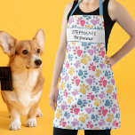 Delantal Mascota de impresión de garras de perro Groomer Añ<br><div class="desc">Un divertido delantal con una colorida huella de pata mascota - agregar dos líneas de texto personalizado. Perfecto para todo aquel que ame perros,  animales o quizás tenga un salón de perros o un servicio de mascota caminando o pernoctando.</div>