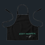 Delantal Menores Personalizados Verde azulados Monograma Ne<br><div class="desc">Niños Moderno Monogramado Negro y Moderno Verde azulado con Elegante Apron Moderno. Este delantal puede ser personalizado para incluir sus iniciales y nombre de pila y es perfecto para su cumpleaños, ducha de bebé, boda, ducha de novia, aniversario, día de la madre o regalo de soltera. Póngase en contacto con...</div>