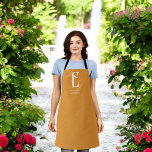 Delantal Moda minimalista Monograma Amarillo<br><div class="desc">Moda monograma vintage.</div>