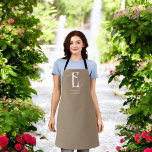 Delantal Moda minimalista Monograma Boho Beige<br><div class="desc">Moda monograma vintage.</div>