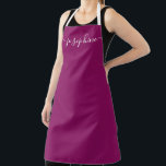 Delantal Moda simple rosa oscuro Elegante guión Nombre Apro<br><div class="desc">Haga que se sienta especial y elegante en la cocina o en el jardín con nuestro Sencillo Moda Oscuro Sencillo y Elegante Script Nombre Apron. Este delantal personalizado es un regalo perfecto para inspirar y animar a sus talentos en hornear, cocinar o cuidar sus plantas. Diseñado con sencillez y elegancia...</div>
