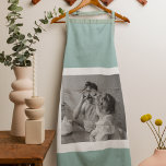 Delantal Moderna foto familiar de fábrica simple y encantad<br><div class="desc">Moderna foto familiar de fábrica simple y encantador regalo</div>