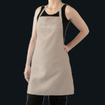 Delantal Moderno beige tan personalizado nombre de guión só<br><div class="desc">Personalizado personalizado beige tan neutro moderno nombre de escritura monograma color liso y sólido elegancia elegante moda beige tan neutro y blanco cocina de texto Apron. Texto blanco personalizado sobre fondo beige plano sólido. Personalizar, personalizarla con nombre, cita, frase o texto. Excelente para cocineros, chefs, cerámica, artesanía, trabajo, cocina, horneado,...</div>