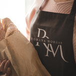 Delantal Monograma Apron personalizado negro<br><div class="desc">Cocine con estilo con este Monograma Negro Personalizado Apron. Con un diseño negro elegante y un monograma de personalizable, este delantal aporta un toque de sofisticación a cualquier cocina. Fabricado con materiales duraderos y de alta calidad, ofrece confort y protección, lo que lo hace perfecto para cocineros aficionados y profesionales....</div>