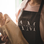 Delantal Monograma Apron personalizado negro<br><div class="desc">Cocine con estilo con este Monograma Negro Personalizado Apron. Con un diseño negro elegante y un monograma de personalizable, este delantal aporta un toque de sofisticación a cualquier cocina. Fabricado con materiales duraderos y de alta calidad, ofrece confort y protección, lo que lo hace perfecto para cocineros aficionados y profesionales....</div>