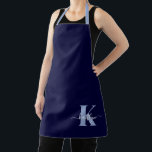 Delantal Monograma de escritura azul de la marina moderna<br><div class="desc">Este sencillo y elegante delantal azul marino con tu nombre en una fuente de escritura a la moda en blanco tecleado sobre tu primera inicial en un moderno tipo de letra de tope en azul claro es perfecto para cuando cocinas, entretenidas, barbacoas. Es de diseño y a la vez muy...</div>