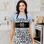 Delantal Monograma de Moda de leopardo de impresión animal<br><div class="desc">El moderno delantal de la cocina de impresión animal presenta un moderno patrón de impresión exótica de leopardo multicolor,  sus iniciales y nombre en un elegante tipo de letra manuscrita.</div>