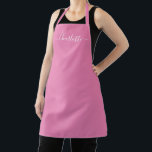 Delantal Monograma de nombre de script moderno personalizad<br><div class="desc">Monograma de texto de nombre de script moderno rosa personalizado delantal de cocina de color sólido simple rosa y blanco elegante chic femenino. Personalice,  personalícelo con nombre,  cita,  frase o texto. Ideal para cocineros,  chefs,  alfarería,  cerámica,  artesanías,  trabajo,  cocina,  repostería,  barbacoa,  parrilla,  etc</div>