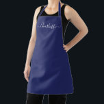 Delantal Monograma de nombre de script personalizado azul m<br><div class="desc">Delantal de cocina de texto de monograma de nombre de script moderno personalizado azul marino sólido de color liso femenino elegante y chic azul marino y blanco. Personalice,  personalice con nombre,  cita,  frase o texto. Ideal para cocineros,  chefs,  alfarería,  cerámica,  manualidades,  trabajo,  cocina,  repostería,  barbacoa,  parrilla,  etc</div>