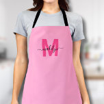 Delantal Monograma de nombre inicial de color rosado<br><div class="desc">Personalizado Personalizado Crea Tu Propio Monograma De Nombre Inicial Girly Pink Moderno. Este delantal divertido y elegante es perfecto para todo aquel que quiera añadir un toque personalizado y juvenil a su vestimenta de trabajo. Tanto si eres un chef casero que come deliciosamente, un peluquero que busca una moda y...</div>