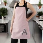 Delantal Monograma de Rubor Gris rosa moderno con guión de<br><div class="desc">Nombre de monograma rosa y gris de Rubor Apron. Esto hace que el dulce perfecto cumpleaños 16,  boda,  ducha de novia,  aniversario,  ducha de bebé o fiesta de soltera sea regalo para alguien que ama el lujo glam y los estilos de moda.</div>