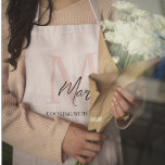 Delantal Monograma mínimo inicial y nombre Pastel rosa<br><div class="desc">Cocine y hornee con estilo con nuestro Monograma Mínimo Inicial y Nombre Pastel Pink Apron. Este elegante delantal presenta un diseño elegante y personalizado con su nombre inicial, situado en un suave fondo rosa pastel. Realizado con tejidos duraderos de alta calidad, ofrece una excelente protección y comodidad mientras preparas tus...</div>