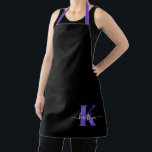 Delantal Monograma moderno de escritura púrpura negra<br><div class="desc">Este sencillo y elegante delantal negro con tu primer nombre en una moderna letra de guión en blanco tecleado sobre tu primera línea en un moderno tipo de letra de tope en morado es perfecto para cuando cocinas,  entretenidas,  barbacoas. Es de diseño y a la vez muy clásico.</div>