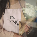 Delantal Monograma Pastel Rosa Apron personalizado<br><div class="desc">Añada un toque de elegancia a su vestimenta de cocina con este Apron personalizado Monograma Pastel Rosa. Con un suave tono rosa pastel y un monograma de personalizable, este delantal es perfecto para los amantes de la cocina. Elaborado con materiales de alta calidad, ofrece confort y durabilidad, lo que lo...</div>