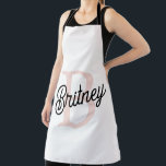 Delantal Monograma personalizado moderno y nombre Pastel ro<br><div class="desc">Presentamos nuestro moderno Monograma y Apron Rosa Pastel, una elegante y funcional adición a su cocina o como un regalo atento. Este delantal presenta un diseño contemporáneo en rosa pastel suave, personalizado con su monograma y nombre, añadiendo un toque de elegancia y singularidad. Perfecto para cocinar, cocinar o organizar reuniones,...</div>