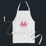 Delantal Montro monograma de nombre rosa personalizado para<br><div class="desc">Monograma de nombre personalizado | Rosa caliente. Elegante delantal monogramado de barbacoa / plataforma de cocina para hombres, mujeres y niños. Letra inicial de tipografía de escritura elegante. Parrillada inicial / parrilladas de hornear en beige caqui / estándar blanco y amarillo. Versión larga y corta. Haz uno para mamá, madre,...</div>