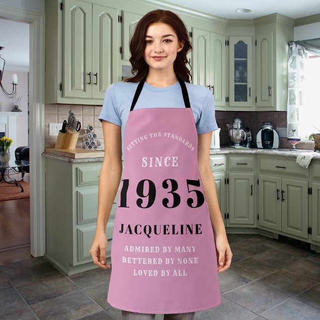 Delantal Nacido en 1935, cumpleaños 90 de una dama negra ro (Long pink apron for those born in 1935)
