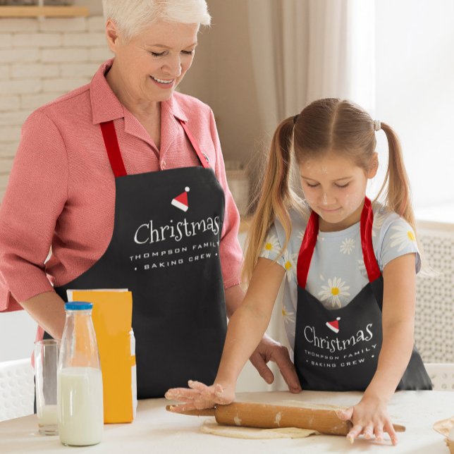 Delantal Navidades rojos negros horneando a la familia Pers (Christmas baking crew family custom aprons.)