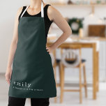 Delantal Navidades verdes de citas minimalistas divertidas<br><div class="desc">Minimalista Cita Divertida Nombre Navidades Verdes Oscuros. Elegancia simple con este diseño totalmente personalizable. Personalice fácilmente con su nombre y mantenga la cita temática festiva Sleighing it in the Kitchen o cambie si lo prefiere. El texto,  el fondo y las correas se pueden cambiar a cualquier color que elija.</div>