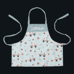 Delantal Niños Patrón de Ambulancia Paramédica Azul Cuta Ni<br><div class="desc">Este diseño de delantal para niños,  lindo y moderno,  presenta un patrón de ambulancia paramédica de emergencia,  con una ambulancia,  estetoscopio,  corazón y jeringa,  en un fondo azul,  y puede ser personalizado con el nombre de su hijo. ¡Ideal para un joven chef,  jardinero o médica!</div>