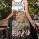 Delantal No hay nadie como el regalo "GRANDMA"<br><div class="desc">Moderno foto Personalizado Apron con el texto 'No hay nadie como GRANDMA' con una combinación de escritura y tipografía de sans y un lindo corazón. Personaliza con el nombre de quién es. Este delantal trabajaría para (abuelo, madre, padre, hermana, etc). Un precioso regalo para los miembros de la familia. El...</div>