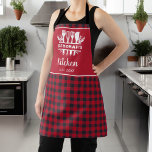 Delantal Nombre de la cocina de la placa de búfalo negra y<br><div class="desc">Presentamos nuestra elegante Cocina de Cocina Negra y Roja Buffalo Name Apron, un accesorio imprescindible para el chef moderno. Este delantal, hecho con materiales de alta calidad, combina el diseño clásico de mantas de búfalo con un toque personalizado. Diseñado tanto para su estilo como para su funcionalidad, el delantal presenta...</div>