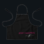 Delantal Nombre de monograma Black Hot Pink personalizado p<br><div class="desc">Niños Moderno Monogramado Negro y Moderno Rosa Caliente con Elegante Apron Moderno. Este delantal puede ser personalizado para incluir sus iniciales y nombre de pila y es perfecto para su cumpleaños, ducha de bebé, boda, ducha de novia, aniversario, día de la madre o regalo de soltera. Póngase en contacto con...</div>