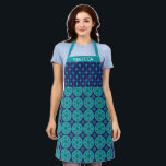 Delantal Nombre personalizado Estrella retro azul Hanukkah<br><div class="desc">Traiga un toque de encanto retro a sus celebraciones de Hanukkah con este delantal de vacaciones personalizado que presenta un vibrante patrón de estrellas azules y un diseño elegante de inspiración vintage. Añada su nombre para un toque personalizado, perfecto para preparar comidas festivas, pasteles o la menorah. Este delantal es...</div>