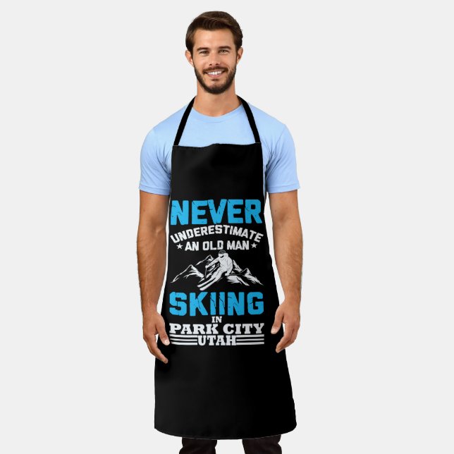 Delantal Nunca subestimes a un anciano esquiando en Utah (Gastado)