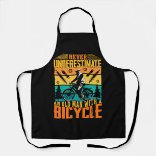 Delantal Nunca Subestimes a un Hombre Mayor en una Biciclet