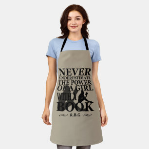 Delantal Nunca subestimes el poder de un chica con libro
