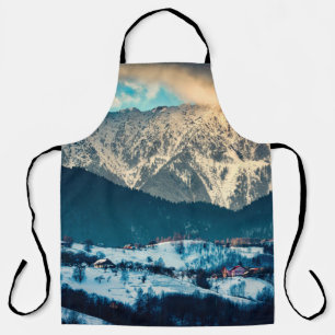 Delantal Paisaje invernal en la montaña de los Cárpatos. Br