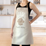 Delantal Panadería de quequito Purpurina de oro Girly tipog<br><div class="desc">Aquí hay una manera maravillosa de añadir a la diversión del hornear. Añada un poco más de brillo a sus aventuras culinarias cuando use este elegante, sofisticado, sencillo y moderno delantal. Un pastel de oro espumoso, de champán, una tipografía manuscrita de escritura y goteos de purpurina superponen un oscuro fondo...</div>