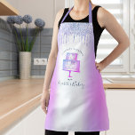 Delantal Pastel de pastelería Chef Purpurina púrpura Guión<br><div class="desc">Aquí hay una manera maravillosa de añadir a la diversión del hornear. Añada un poco más de brillo a sus aventuras culinarias cuando use este elegante, sofisticado, sencillo y moderno delantal. Un pastel de dos capas brillante, púrpura, azul, rosa, escritura caligráfica tipografía manuscrita y goteo purpurina superponen un falso fondo...</div>