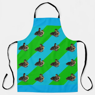 Delantal Patos de bebé en el patrón verde de hierba y azul