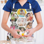 Delantal Patrón de hexágono moderno y simple de varios Coll<br><div class="desc">El modelo de cocina personalizada multiCollage de fotos Hexagon Hexagon Modern Hexagon Honeycomb incluye un collage de fotos de tus fotos favoritas en forma de hexágono. Perfecto para regalos para cumpleaños, Navidades, Día de la Madre, Día del Padre, Abuelos, hermano, hermana, mejor amigo y más. FOTO TIP: centra tus fotos...</div>