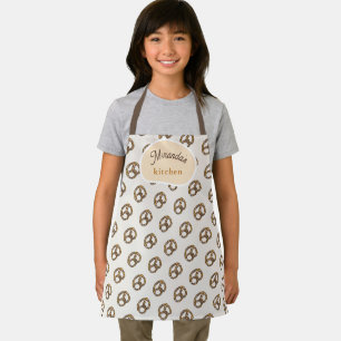 Delantal Patrón de Pretzel Beige Adorable Dibujado a Mano