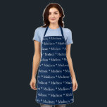 Delantal patrón de texto de nombre blanco azul marino perso<br><div class="desc">Patrón de texto de nombre blanco azul marino personalizado Apron puede cambiar el nombre o el texto. Excelente para cocineros,  chefs,  cerámica,  artesanía,  trabajo,  cocina,  horneado,  barbacoa,  parrilladas,  comercios y tiendas,  etc.</div>