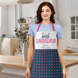 Delantal Patrón del corazón rosa azul Mejor Día de la Madre<br><div class="desc">Patrón Corazón Azul Rosa Azul lindo Mejor Apron del Día de la Madre. corazones rosados dibujados a mano con puntos blancos sobre un fondo azul oscuro y tipografía moderna. Añade tus nombres. Puedes cambiar a la abuela en nana, gram, abuela... Un delantal para una abuela por un cumpleaños, el Día...</div>