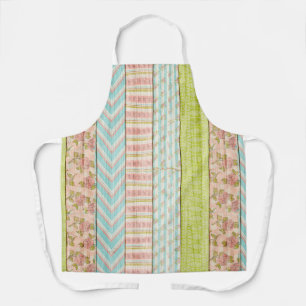 Delantal Patrón Shabby Rosa Pastel en cabaña de madera rúst