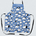 Delantal Perro personalizado<br><div class="desc">Patrón de perro de dibujos animados divertidos sobre un fondo azul, que se puede cambiar en la herramienta de diseño. Cambie el nombre a personalizar. Arte original de Nic Squirrell. Perfecto para mamás y papás de perro y amantes de animales y mascotas.</div>