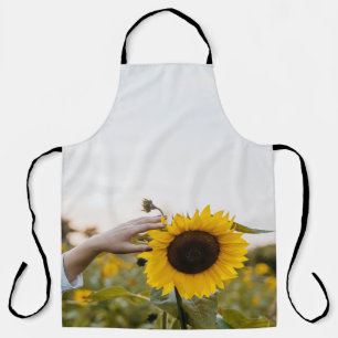 Delantal Persona sosteniendo girasol