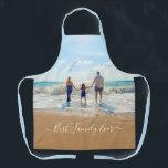 Delantal Personalizado Apron de fotos familiares con texto<br><div class="desc">Aprones de texto y fotos de personalizado - Único su propio diseño - Familia personalizada / Amigos o regalo personal de Apron - Añadir su texto y foto - Redimensionar y mover elementos con la herramienta de personalización ! Buena suerte - Estar contentos :)</div>