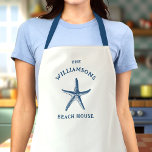 Delantal Personalizado Blue Coastal Starfish Beach House<br><div class="desc">Cocine al estilo costero con este Personalizado de la Costa Azul Starfish Apron! Cuenta con una encantadora casa de playa con un diseño marinero de estrellas, y es ideal para disfrutar de las cocinas de la costa. Personalízalo con texto personalizado para un toque único! Ideal para los amantes de la...</div>